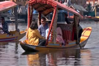 tourists visiting Kashmir