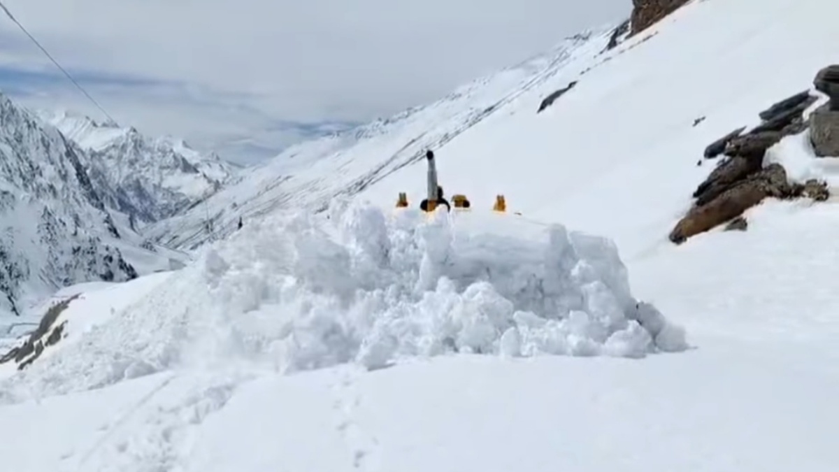 Snow being removed in Lahaul Roads