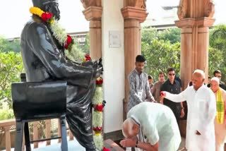 Prime Minister Modi visits RSS headquarters