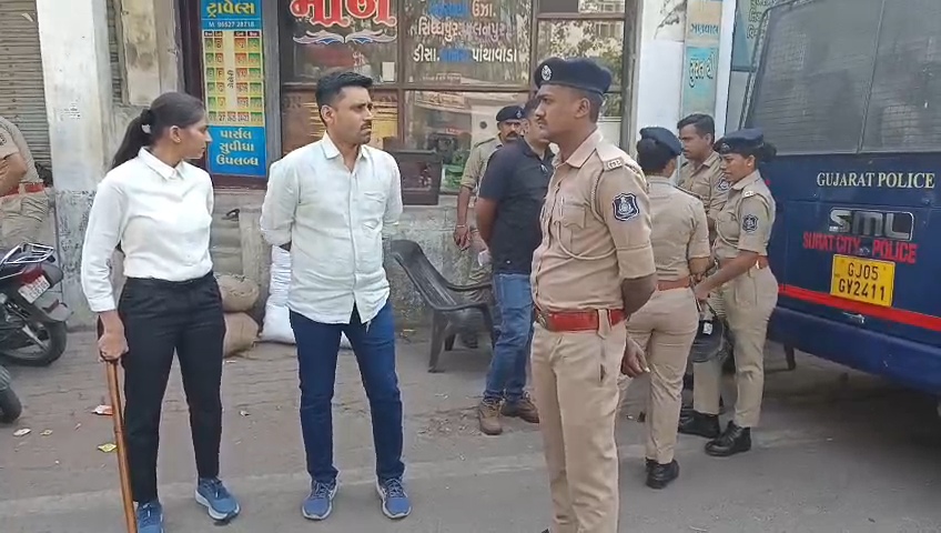 સુરતના હીરા ઉદ્યોગના રત્નકલાકારો દ્વારા હડતાળ પાડીને રેલી યોજવામાં આવી હતી.