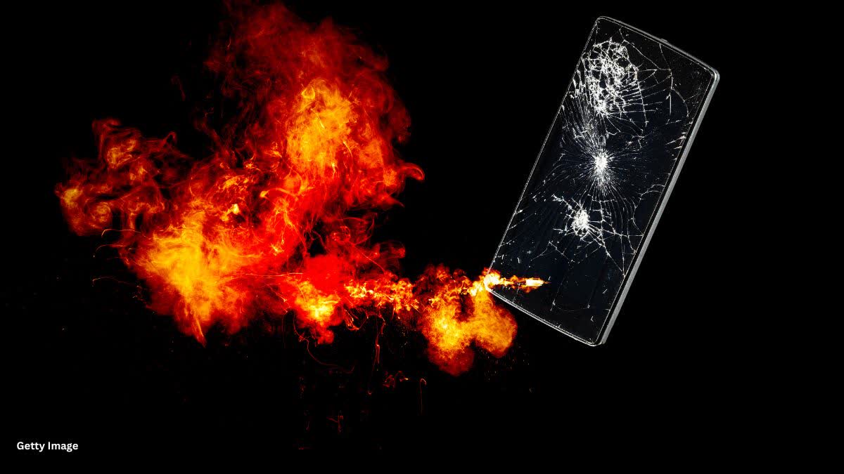 MOBILE BATTERY BLAST IN SATNA