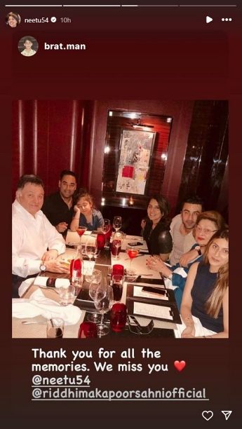 Actor Rishi Kapoor with family