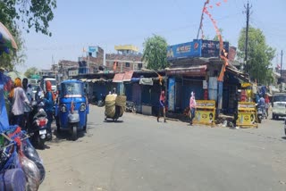 People angry with firing incident on businessman in Palamu have kept Chhattarpur market closed