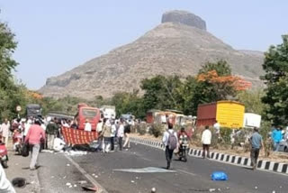 NASHIK ACCIDENT  MUMBAI AGRA HIGHWAY  ACCIDENT  ബസും ട്രക്കും കൂട്ടിയിടിച്ച്‌ അപകടം