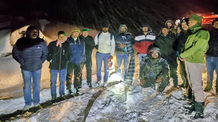 8 Tourists stuck in Spiti Pangmo in snowfall Rescued