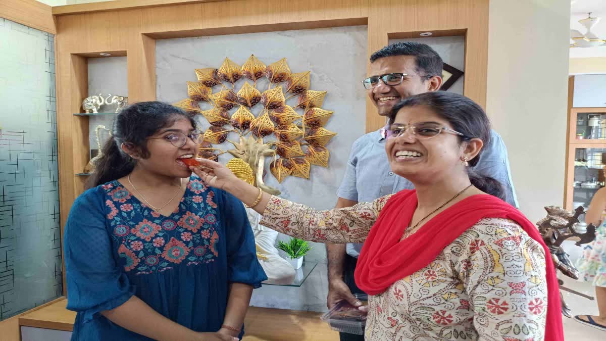 जमशेदपुर की शांभवी जायसवाल बनीं ICSE 10th नेशनल टॉपर, बगैर ट्यूशन और ...