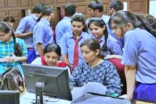 تلنگانہ میں دسویں جماعت کے نتائج جاری، طالبات نے پھر بازی ماری