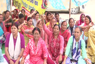 PROTEST AGAINST LIQUOR SHOP