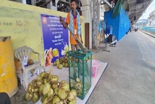 மதுரை ரயில் நிலையத்தில் தொடங்கப்பட்டுள்ள இளநீர் கடை