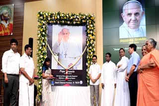 போப் பிரான்சிஸ் படத்திற்கு மரியாதை செலுத்திய முதலமைச்சர் மு.க.ஸ்டாலின்