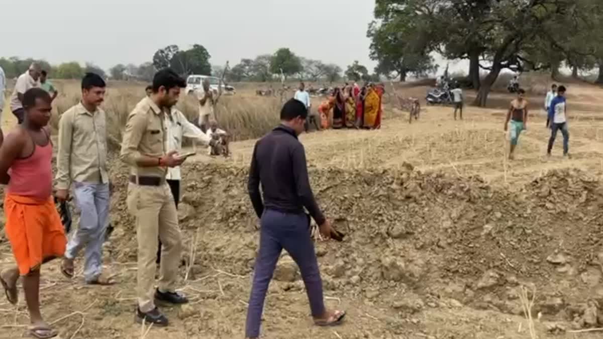 Mauganj deadBody of minor girl buried field