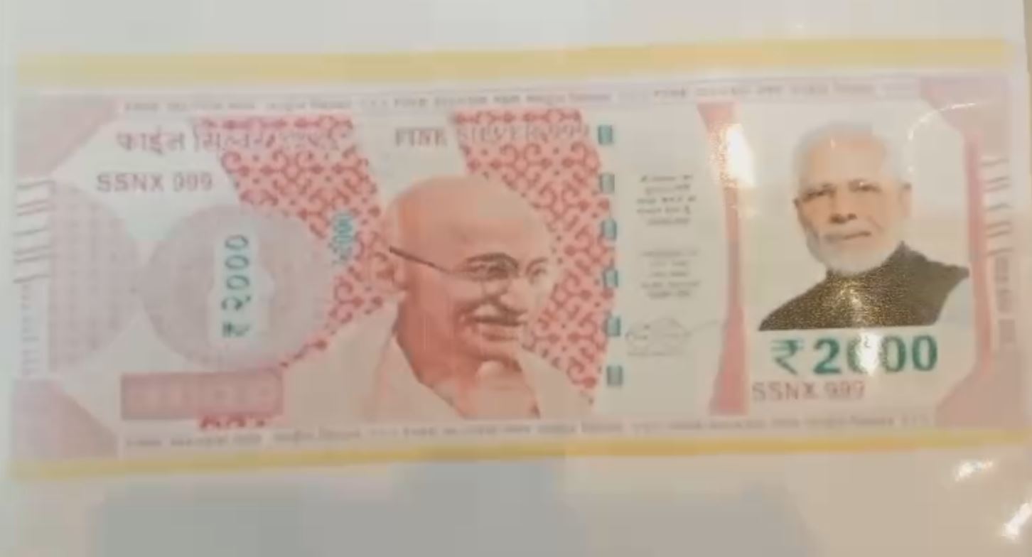 Modi Photo On 2000rs Silver Note