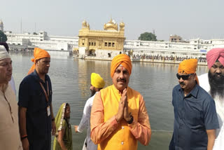 Chief Minister of Madhya Pradesh Mohan Yadav paid obeisance