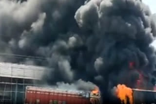Fire broke out in a container full of dry batteries