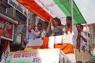 प्रियंका गांधी ने सोलन में निकाला रोड शो, विनोद सुल्तानपुरी के लिए मांगे वोट - Priyanka Gandhi in Solan