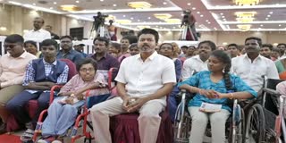மாணவர்களுடன் விஜய்