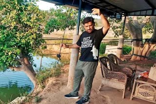 MS Dhoni fishing