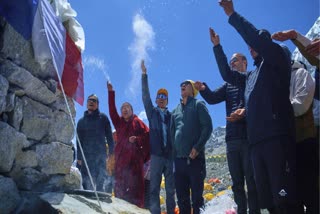 Mount Everest climbing