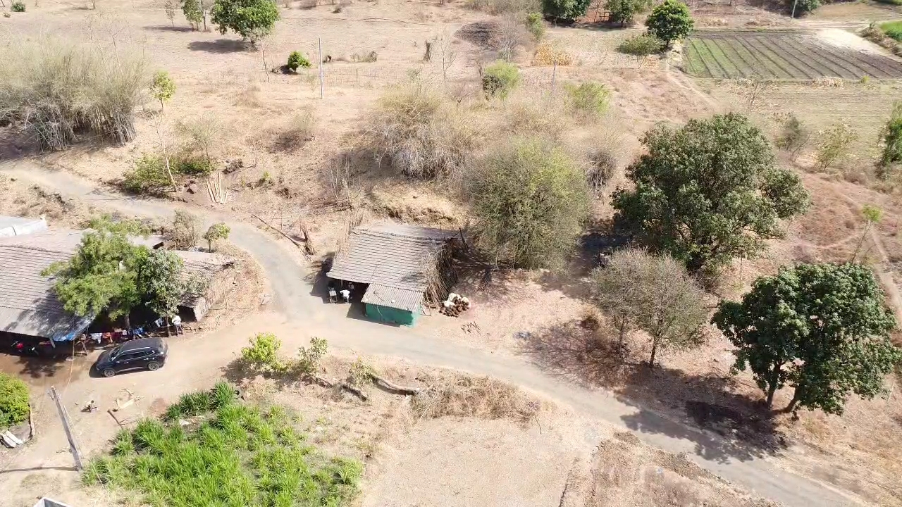 અડધું ઘર ગુજરાતમાં અડધું મહારાષ્ટ્રમાં