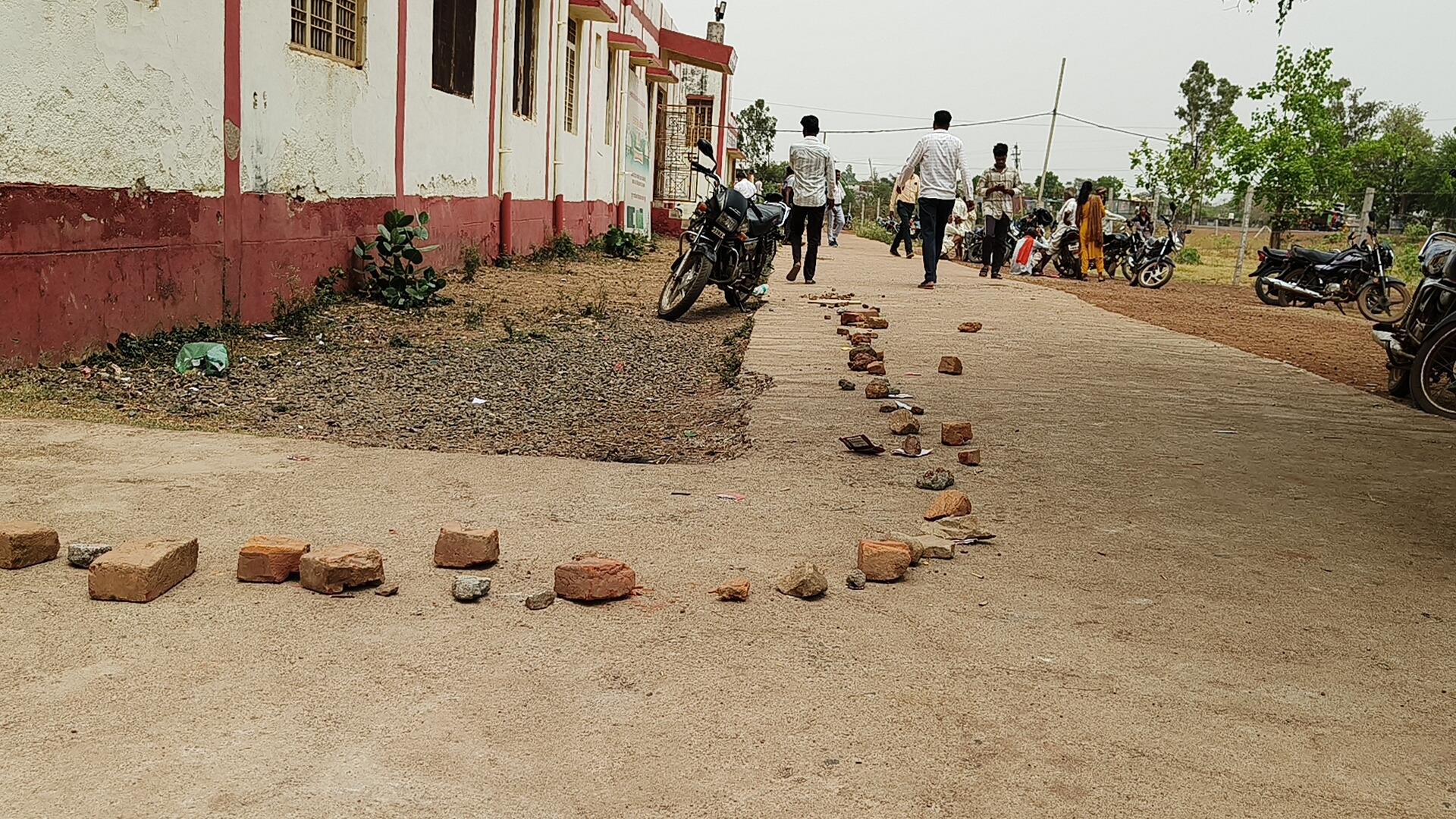 farmers angry for fertilizer tokens