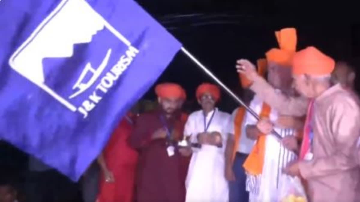 LG Manoj Sinha flags off the first batch of Amarnath Yatra pilgrims