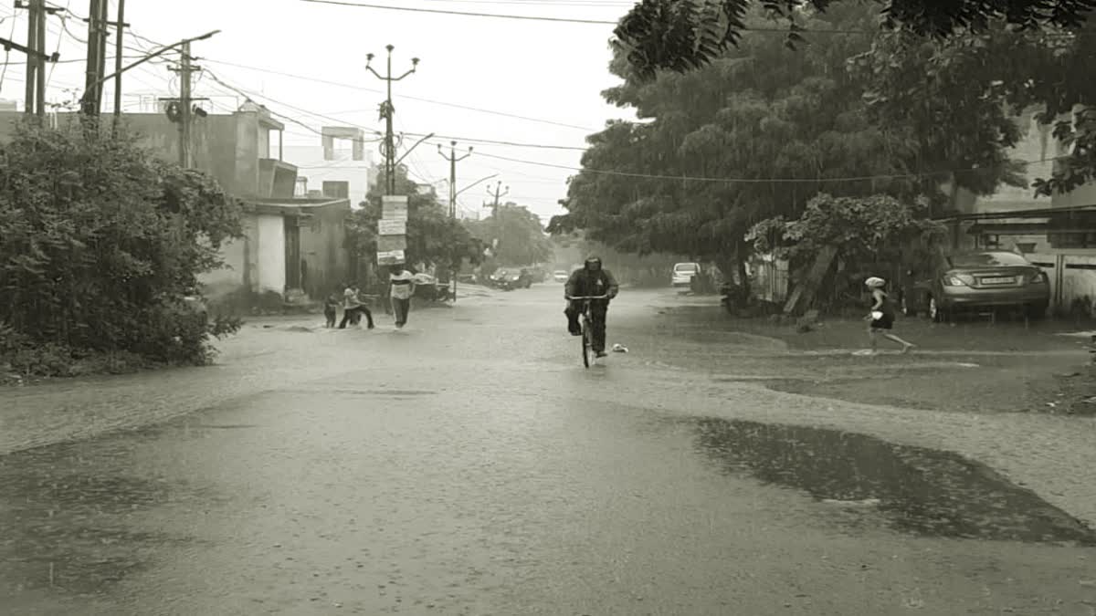 Kutch Rain Update : પૂર્વ કચ્છના અંજાર અને ગાંધીધામમાં મેઘરાજાની તોફાની બેટિંગ, ઠેર ઠેર પાણી ભરાયાં