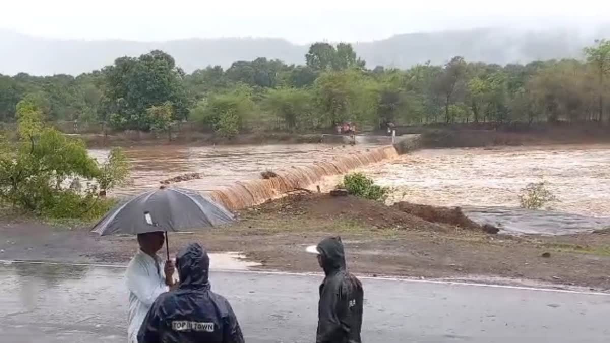 Valsad Rain Update : ઉપરવાસમાં ભારે વરસાદ થતાં નદીઓ બંને કાંઠે વહી, અનેક કોઝવે ઉપર પાણી ફરી વળ્યાં