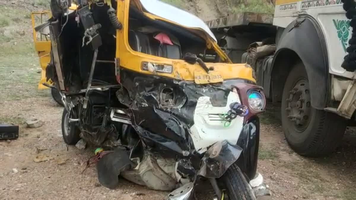 Horrible road  accident in  Hospet