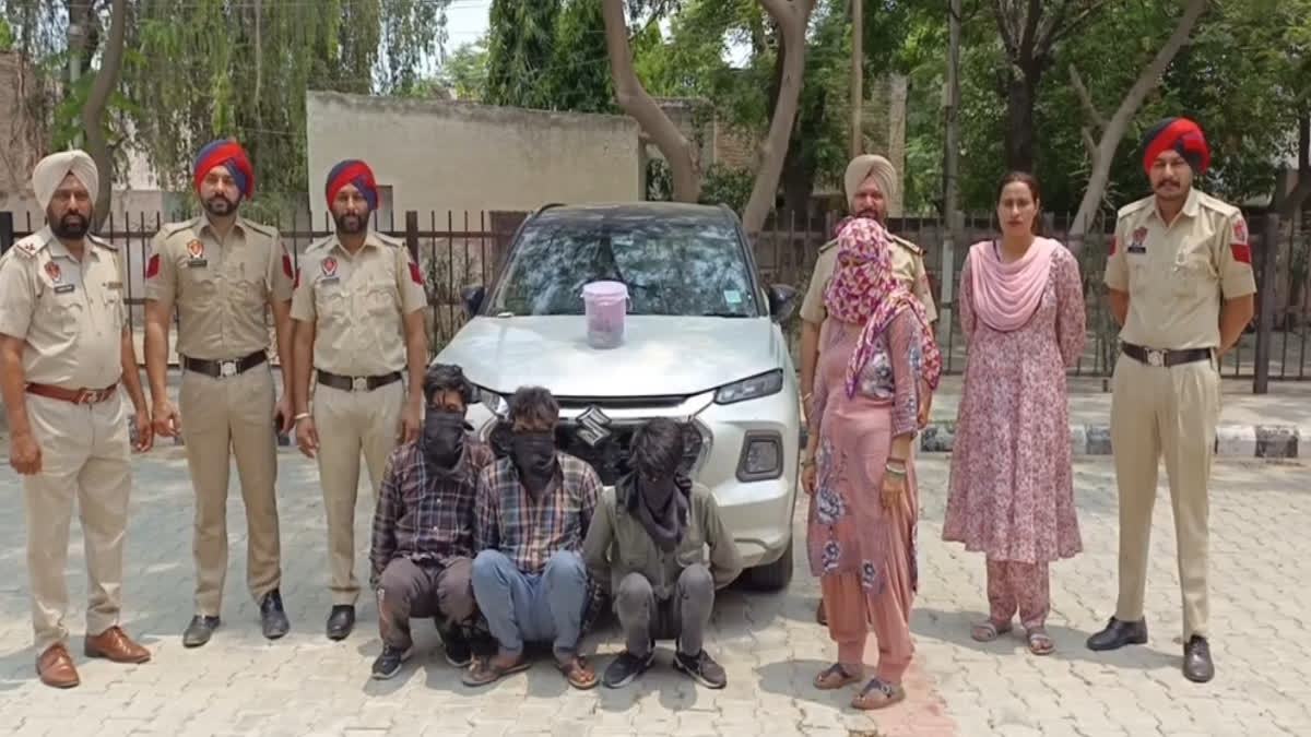 Barnala police arrested people withdrawing money from ATMs