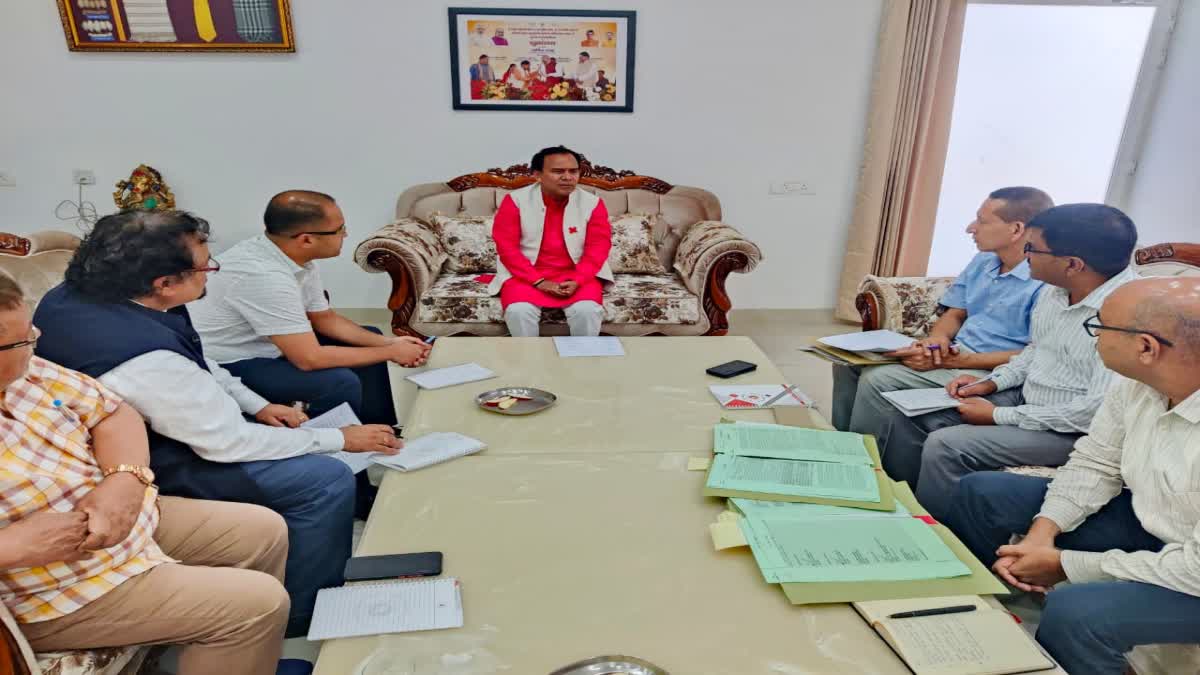 Dhan Singh Rawat Held Meeting