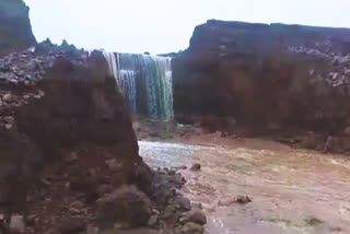 amrit sarovar mandla burst in rain