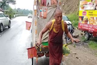 Buddhist monk walk  peace and harmony  സമാധാനവും സന്തോഷവും വളരണം  പ്രചോദനമായത് ദലൈലാമ  ടിബറ്റന്‍ ബുദ്ധ സന്യാസി  ബീഹാറിലെ ബോധഗയ  സന്യാസി