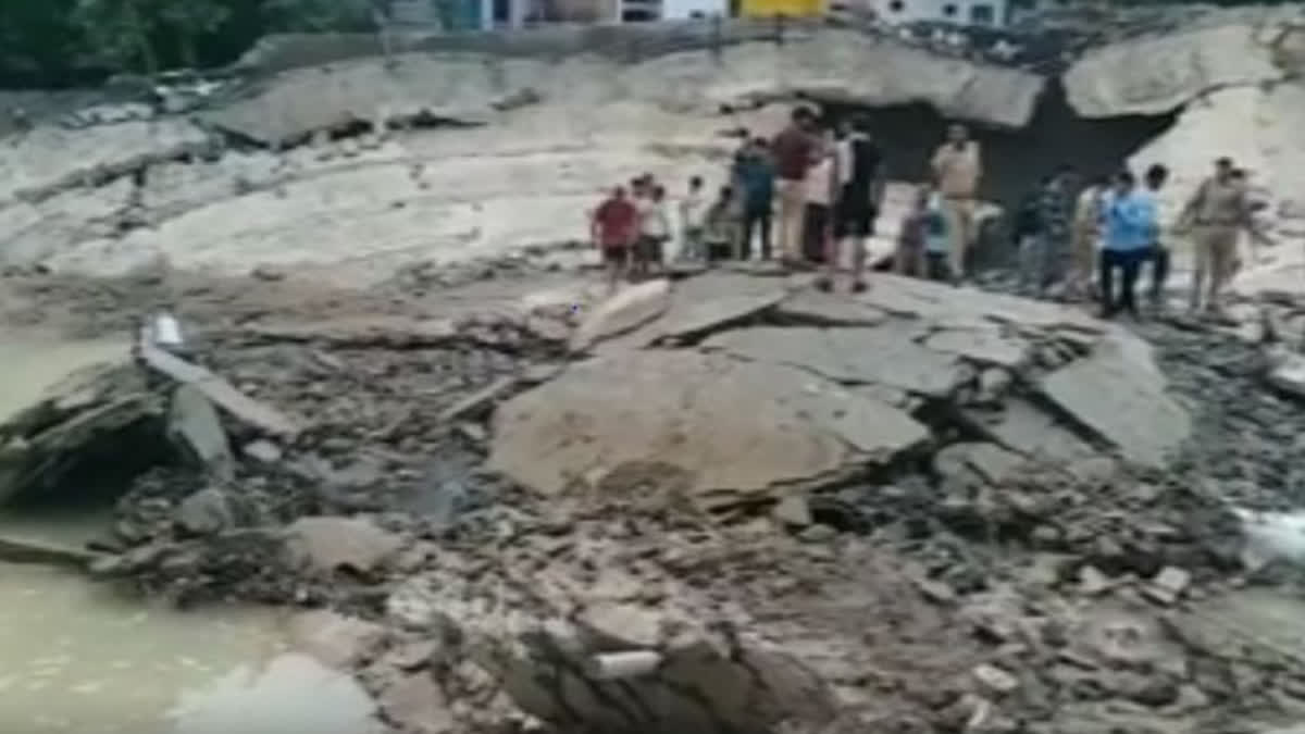 Collapse of water tank at Uttar Pradesh's Mathura.