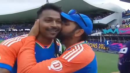 ROHIT SHARMA KISS HARDIK PANDYA