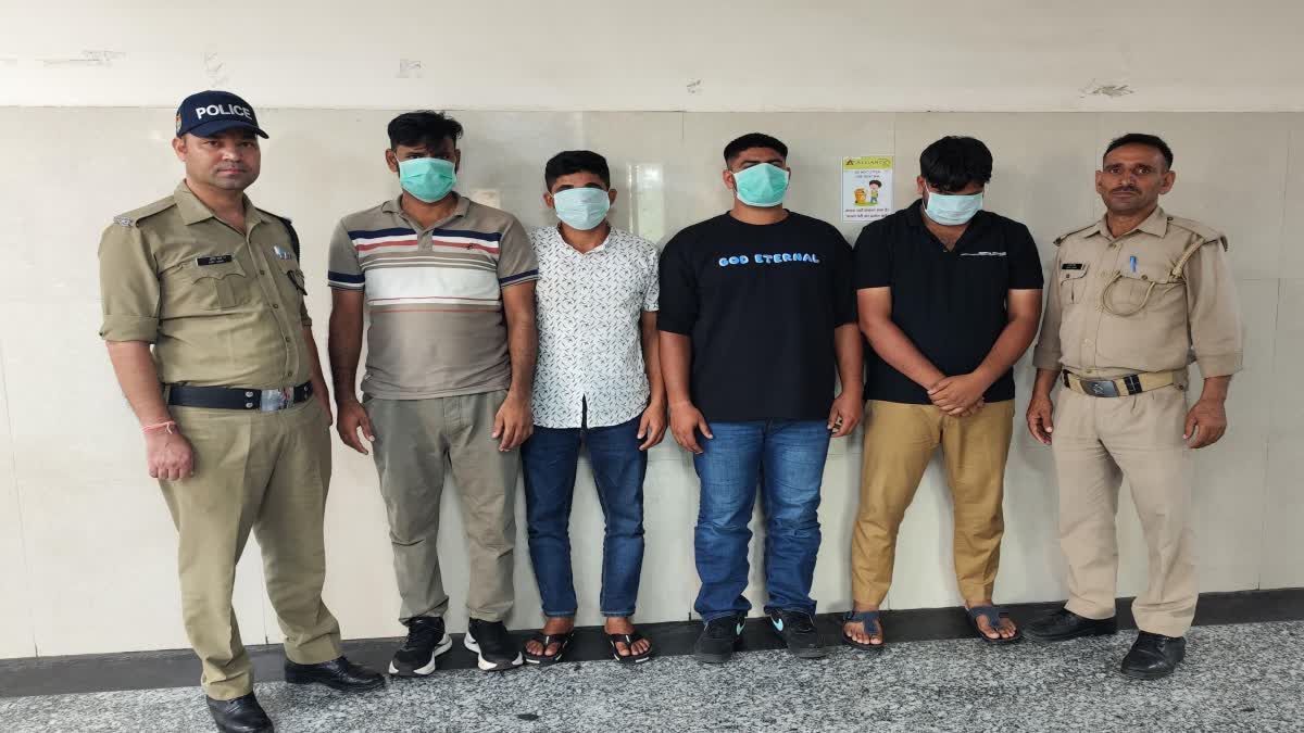 देहरादून: स्पा सेंटर की आड़ में चल रहा था देह व्यापार का काम, मालिक समेत 4 गिरफ्तार SEX RACKET BUSTED