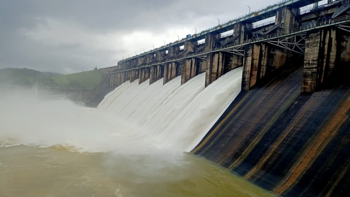 open gates of Tawa Dam in narmadapuram