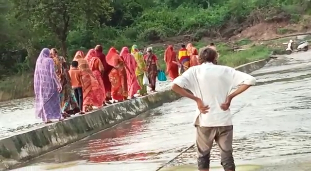 રસ્તાઓ અને કોઝવેના સમારકામની માંગ