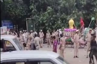 नांगलोई में पुलिस व आम लोगों पर पथराव करने के मामले में आरोपियों के खिलाफ तीन FIR दर्ज