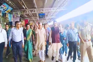 Ashwini Vaishnav inspected Indore railway station