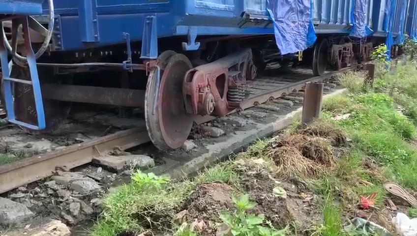 goods train derailed in Varanasi