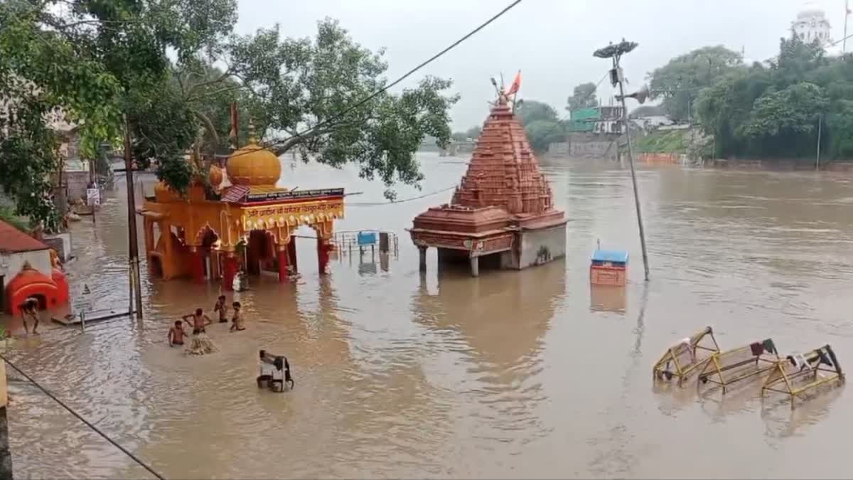 UJJAIN TEMPLE GHAT SUBMERGED