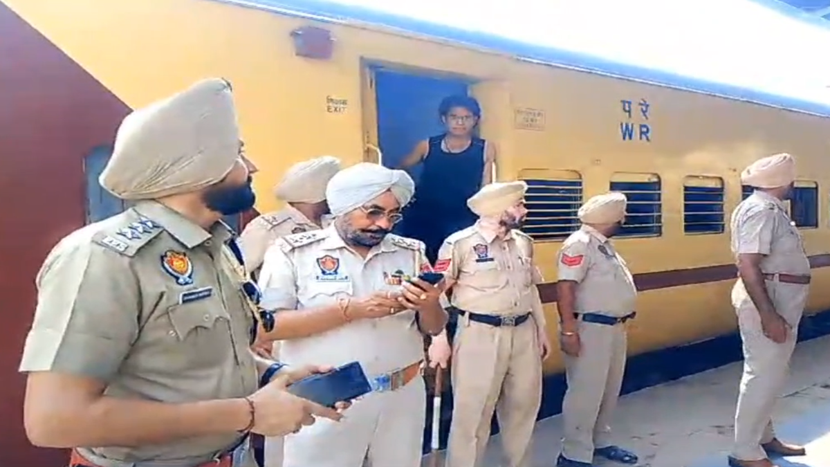 fridkot jammu tawi ahmdabad express train bomb threat