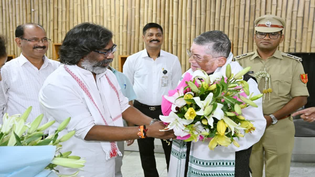 Jharkhand newly appointed Governor Santosh Gangwar reached Ranchi