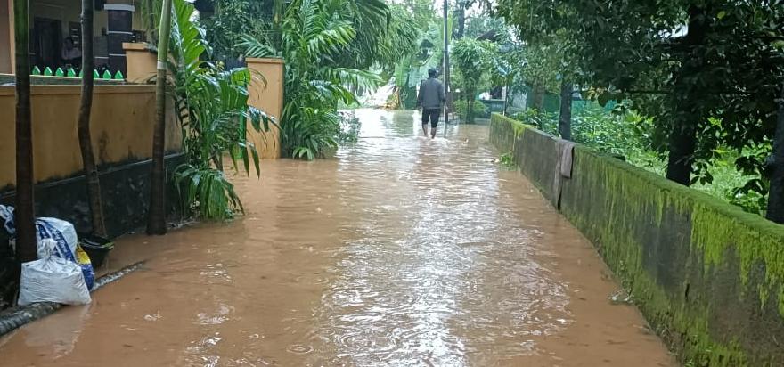 KERALA RAIN UPDATE  കേരളത്തില്‍ കനത്ത മഴ  ERNAKULAM RAIN NEWS  RAIN DISASTER IN ERNAKULAM