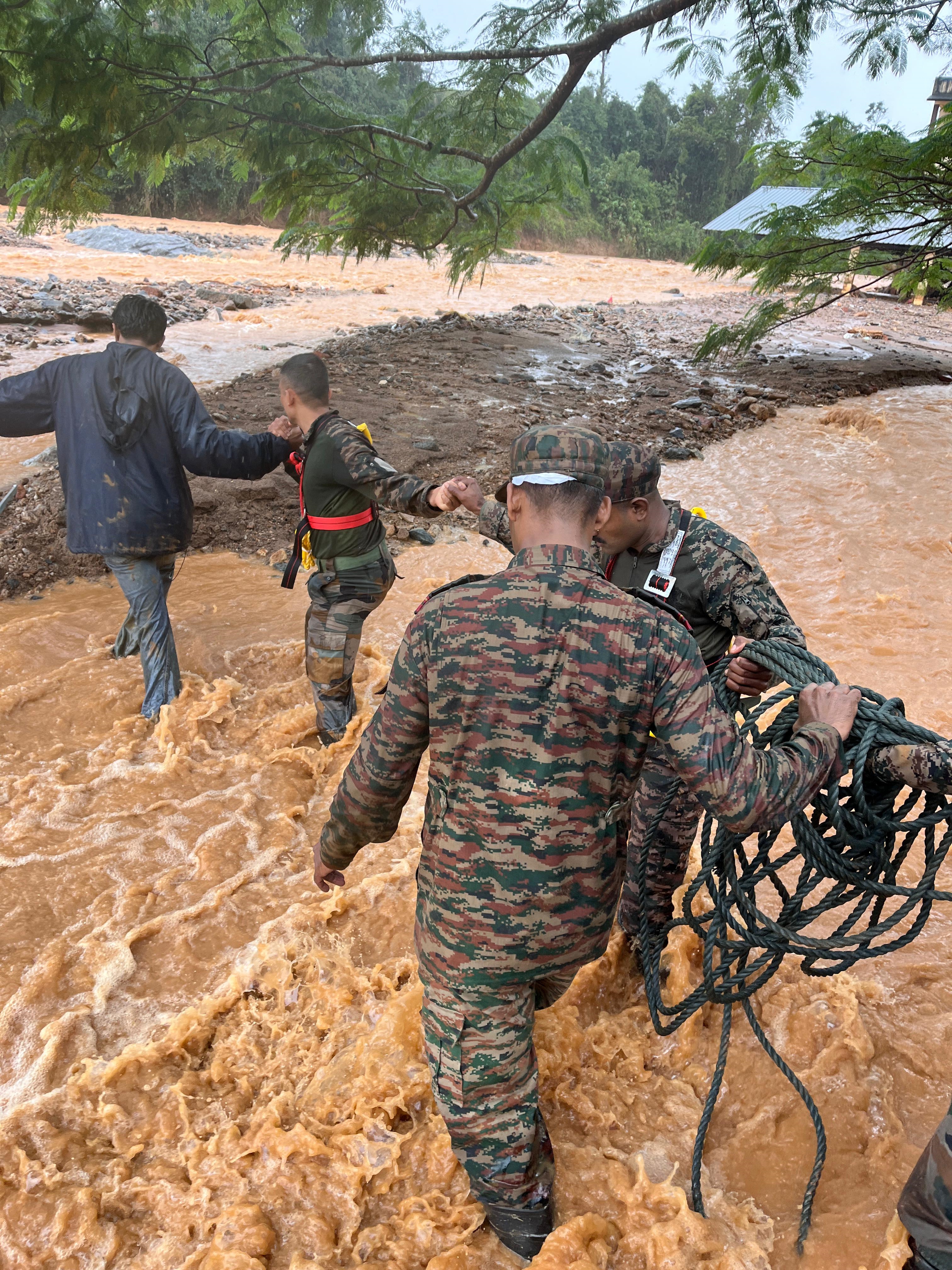 MUNDAKAI LANDSLIDE  വയനാട് ഉരുള്‍പൊട്ടല്‍  WAYANAD RAIN NEWS  INDIAN ARMY RESCUE OPERATION