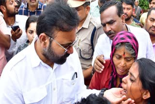 Minister Santosh Lad personal help to the family members of deceased Yallappa