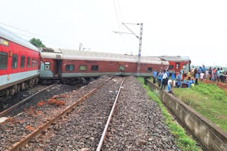 Howara CSMT Express Derailed