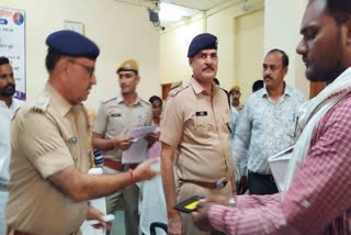 पुलिस ने मालिकों को लौटाए 177 मोबाइल