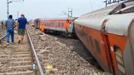 Howrah-Mumbai Mail Express derails in Seraikela-Kharsawan district of Jharkhand on Tuesday, July 30, 2024