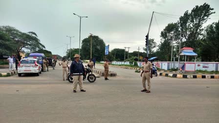 GUNDLUPET-KERALA ROAD CONNECTION CLOSED: DISTRICT ADMINISTRATION LAUNCHES HELPLINE